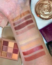 Sand haze Nude Palette Mix – 18 Nude & Neutral Shades for Everyday Glam