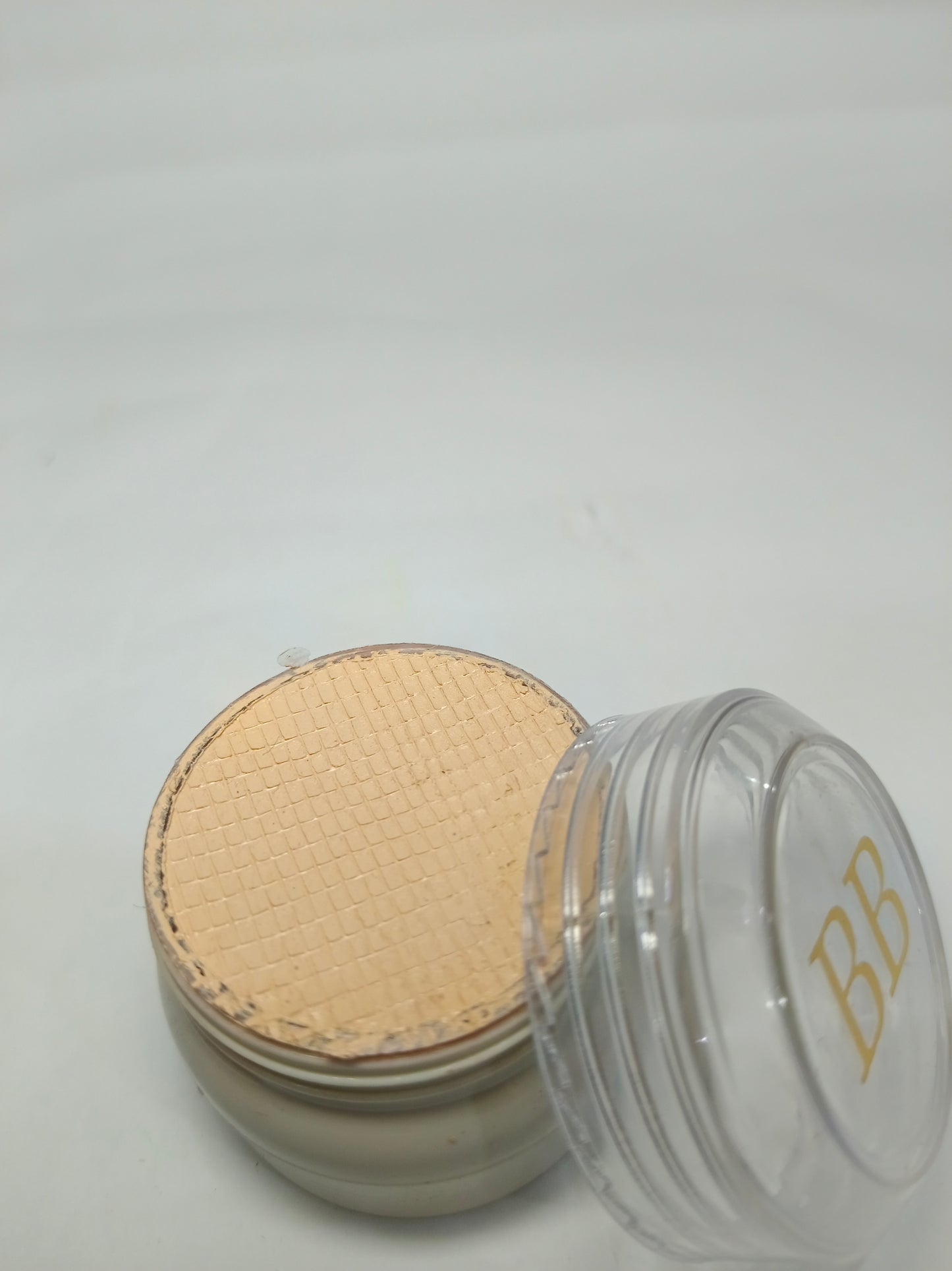 Indian Perlite Base F1 – Lightweight, Long Lasting & Smooth Makeup Foundation
